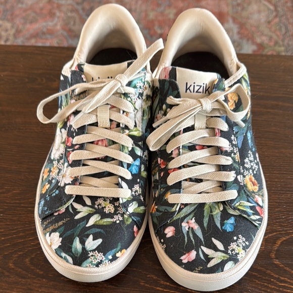 Kizik Women's Floral Lace-Up Sneakers - navy and Cream - Picture 1 of 4